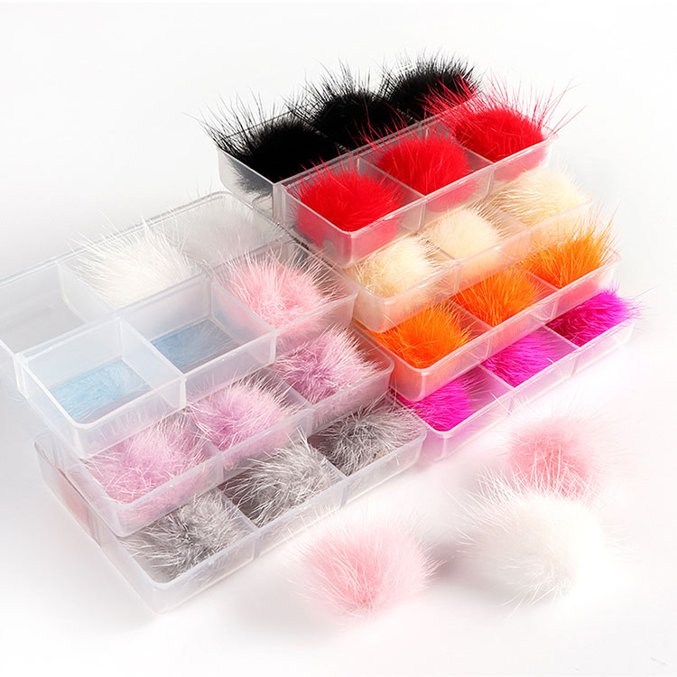 6 vnt. dėžutė 3d Sofy Magnetic Pom Pom nagams