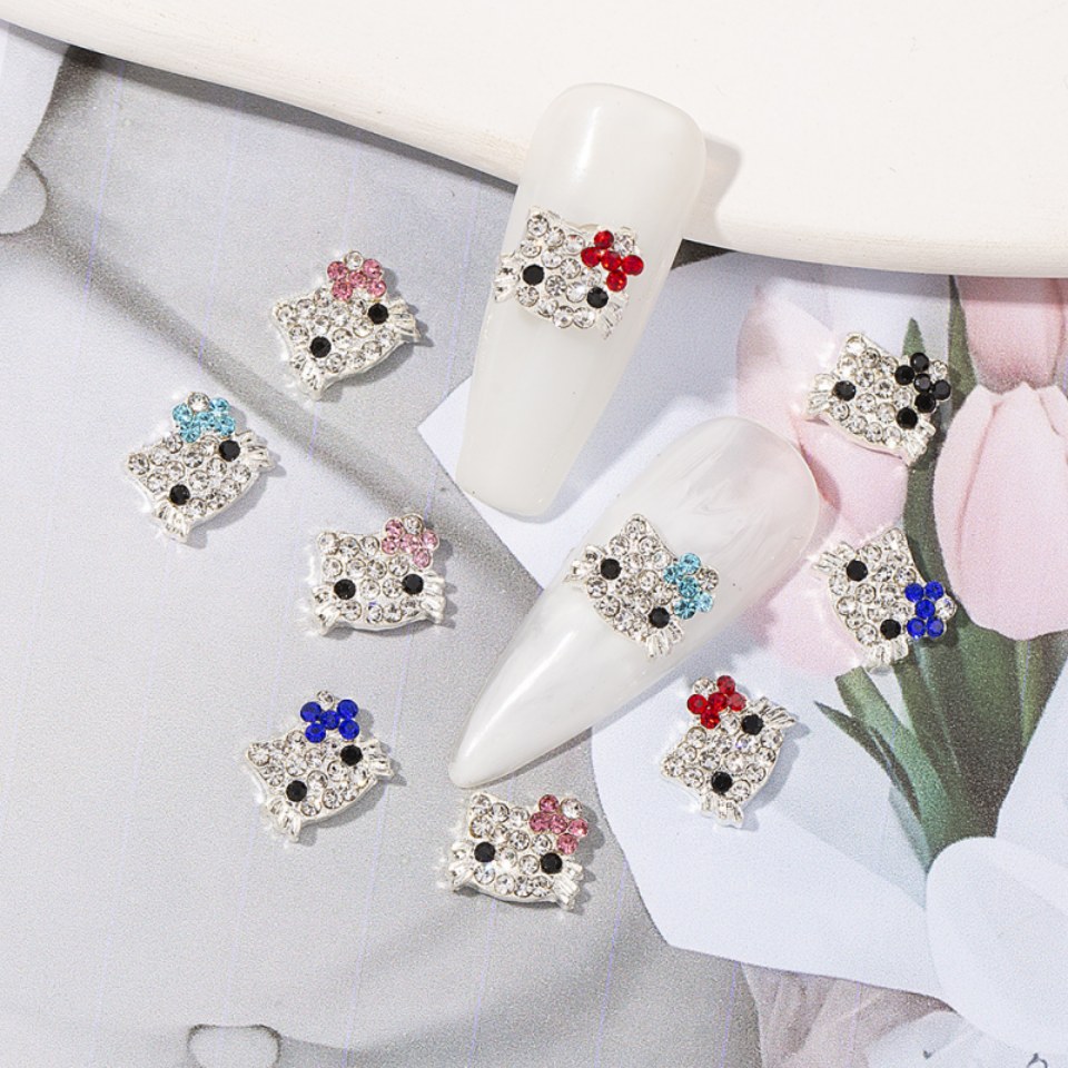 hello kitty nagų pakabukai